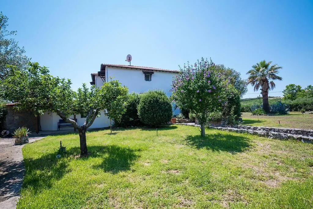 Holiday home Big House With A Huge Garden And Barbecue Area! Villa Flogita