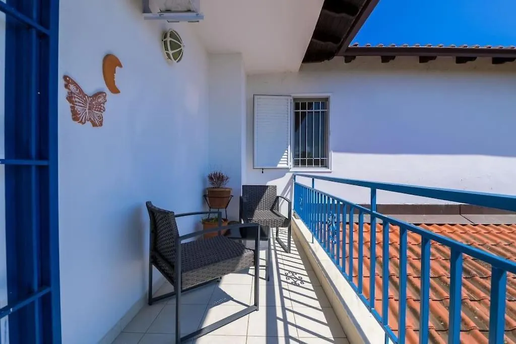 Big House With A Huge Garden And Barbecue Area! Villa Flogita Greece